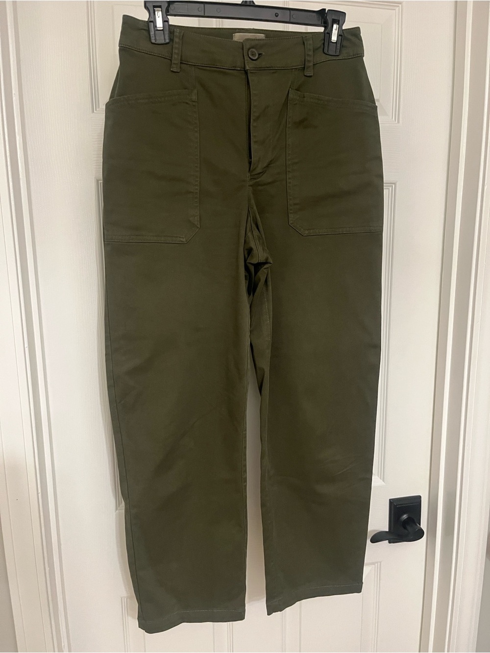 Universal Thread Women’s Straight-Leg Pants in Olive Green